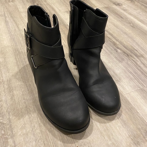 children's place black boots